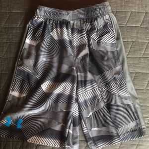 Boys Under Armour shorts sz small